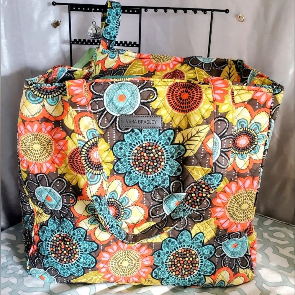Vintage Vera Bradley RETIRED Flower Shower Floral Large Tote . NWT.